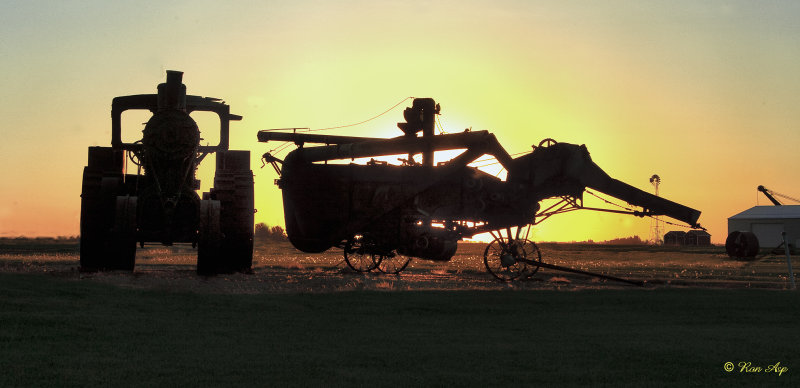_GWW0215.jpg  Steam Engine Tractor and Combine