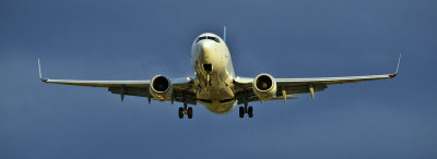 _DSC1834pb.jpg Landing at the Edmonton International Airport