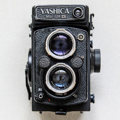 Yashica-Mat-124-G-twin-lens-reflex-1970s.jpg