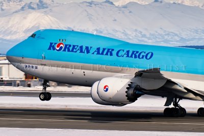 Korean Air cargo 747-8 taking off