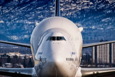 747 Dreamlifter, headon