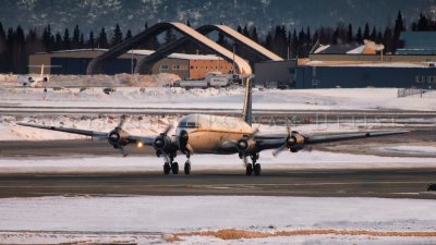 Everts Air Cargo DC6, takeoff