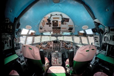 Cockpit Il-18