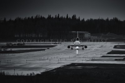 MD-11 taxiing in
