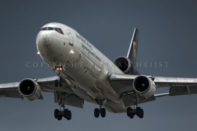 UPS MD-11 on short final