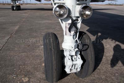 Air Koryo Tu-154 nosegear