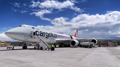747-8 on the apron of Latacunga - Cotopaxi airport (Ecuador)