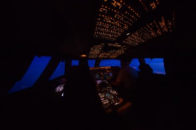 747-8 flightdeck, after sunset