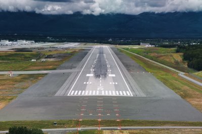 Final runway 7R, Anchorage Alaska