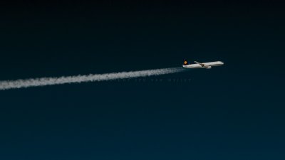 Lufthansa A320 - Contrail 