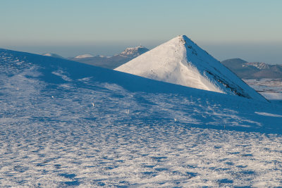 Puy de la Monne in front of Puy de Dme