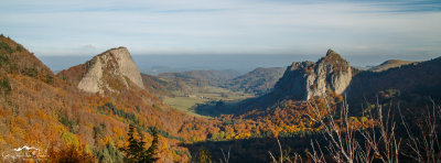 Les Roches Tuilire et Sanadoire in Autumn