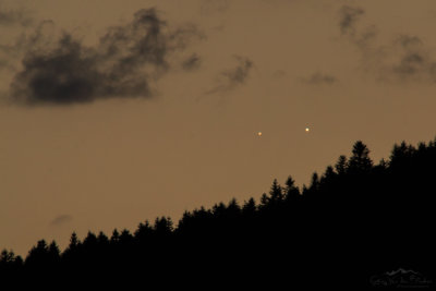 Jupiter (left) and Venus (right) in close conjunction
