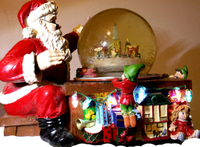 12-22-2015 Santa Christmas Snow Globe Music Box 2