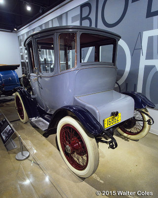 Detroit Electric 1915 Model 61 Brougham (2) R.jpg