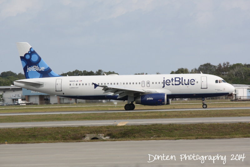 Airbus A320 (N665JB) Something About Blue