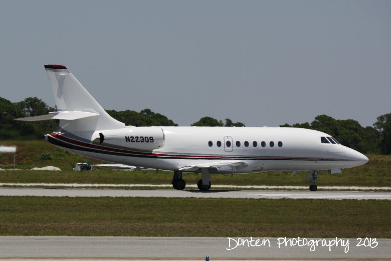Dassault 2000 (N223QS)