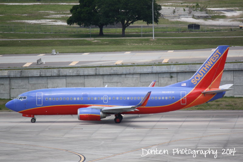 Boeing 737-300 (N648SW)