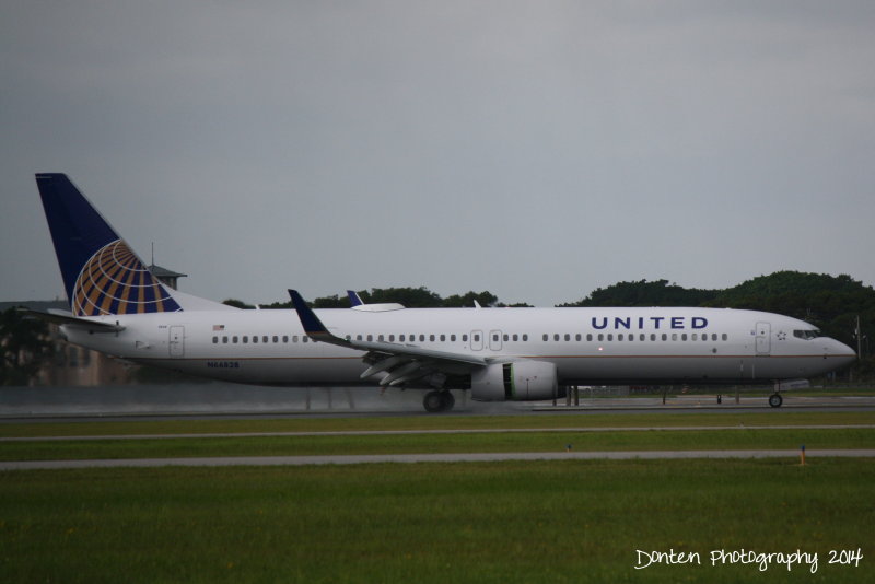 Boeing 737-900 (N66828) 