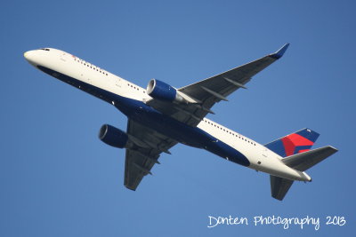 Boeing 757-200 (N692DL) 