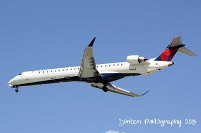 Canadair Regional Jet CRJ-900 (N932XJ)