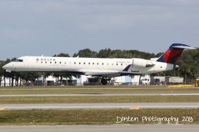 Canadair Regional Jet CRJ-700 (N744EV)