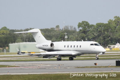 Bombardier Challenger 300 (N414DH)