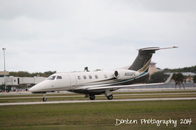 Embraer Phenom 300  (N322FL)