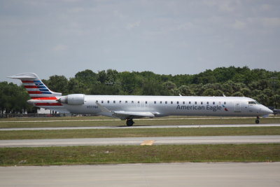 Canadair Regional Jet CRJ-900 (N557NN) 