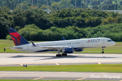 Boeing 757-200 (N686DA) 