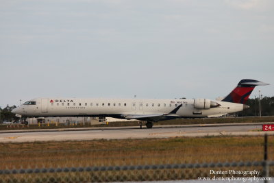 Canadair Regional Jet CRJ-900 (N921XJ)