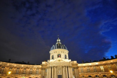 October' saturday afternoon in Paris