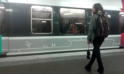 French lady on the platform - British suitcase in the train