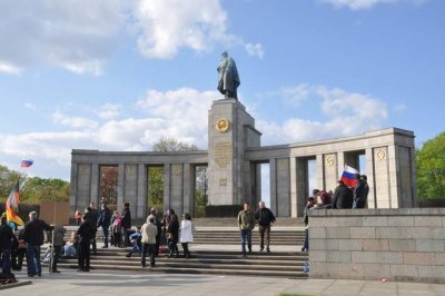 brandenburg_gate_and_environs