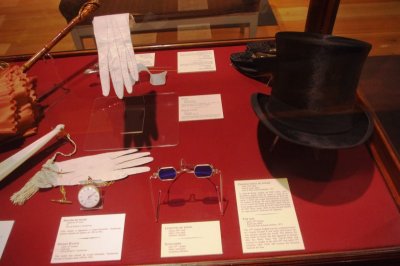Early-Mid 19th Century Top Hat and Sunglasses - Chateau Ramezay Museum.jpg