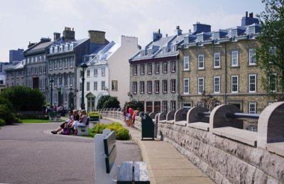 Avenue Saint Denis near Citadelle.jpg