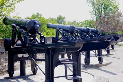 Cannons Overlooking St. Lawrence River - Rue des Remparts.jpg