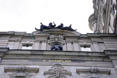 Samuel de Champlain Statue - Quebec Parliament Building.jpg