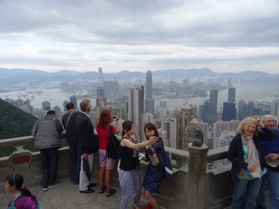 Onlookers of Hong Kong Skyline from Victoria Peak.jpg