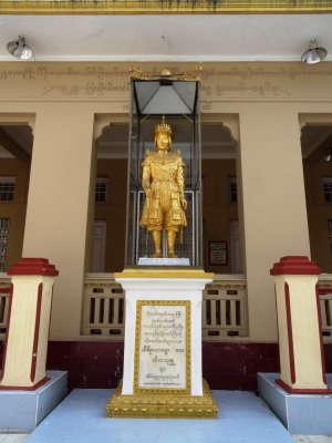 Crown Prince Thado Minsaw Statue.jpg