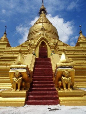 Kuthodaw Pagoda Stupa (3).jpg