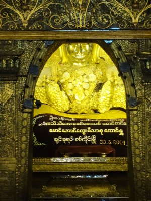Mahamuni Image - Sanctum Sanctorum in Mahamuni Pagoda.jpg