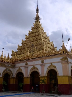 Mahamuni Pagoda Exterior.jpg