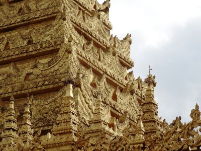 Mahamuni Pagoda Pyatthat.jpg