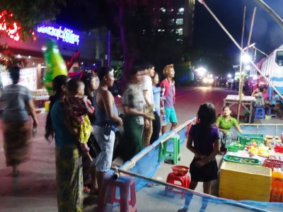 Saturday Night Street Fair in Mandalay (4).jpg