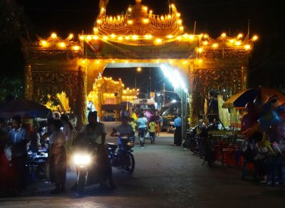 Saturday Night Street Fair in Mandalay (8).jpg