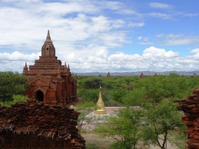 Bagan Plain from Nanda Pyin Nya Temple (Nanda Mannya).jpg