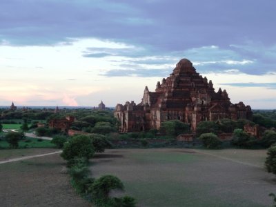 Dhammayan Gyi Temple - Myauk Guni.jpg