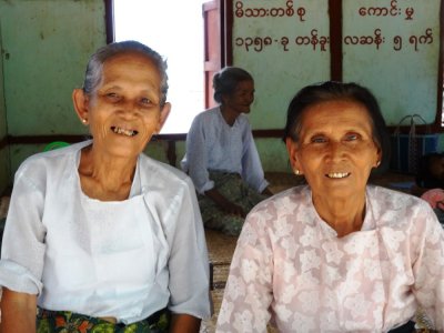 Local Women at Nanda Mannya (3).jpg