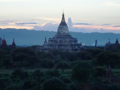 Shwesandaw Pagoda - Myauk Guni.jpg